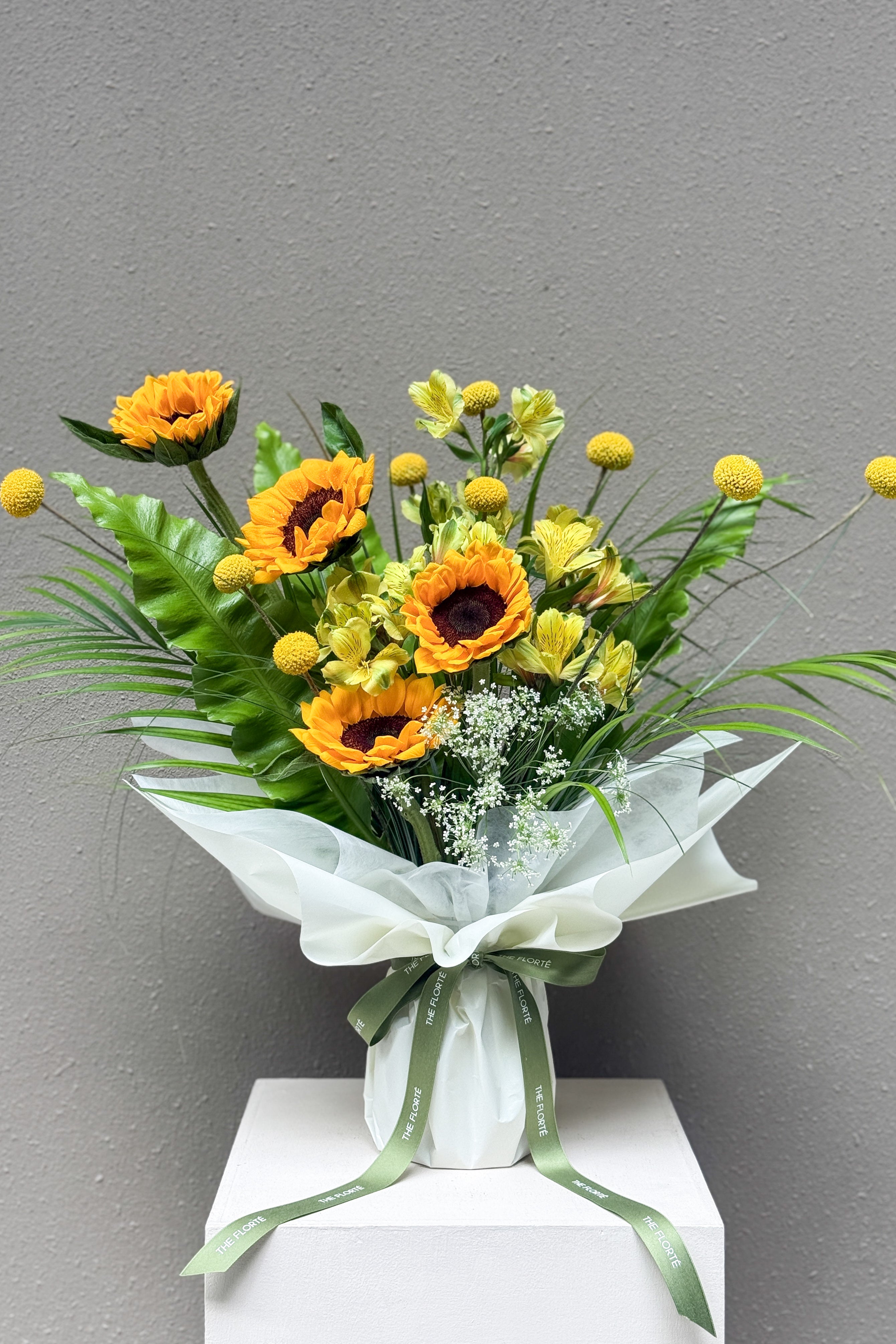 Bold & Beautiful, Bouquet Vase