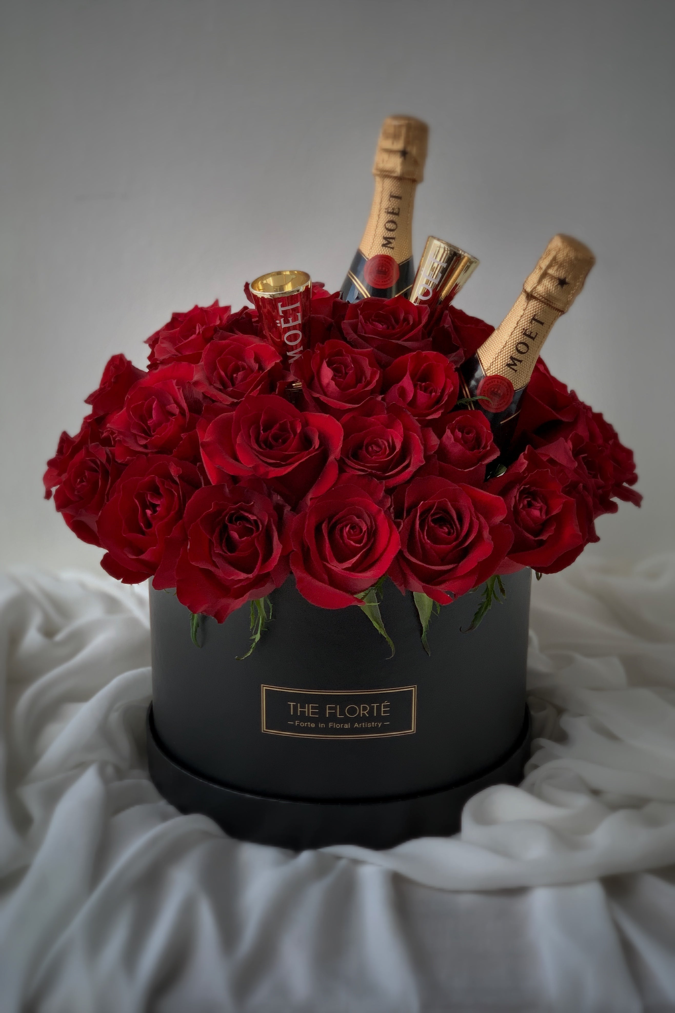 The Florté Florte | Moët Rosabella Premium Bloom Box, Moet, Champagne, Red Premium Kenya Roses, Best Flowers Singapore, Best Florist Singapore, Best Online Florist, Celebration Flowers, Alcohol, Surprise, Flower Gift Box Set