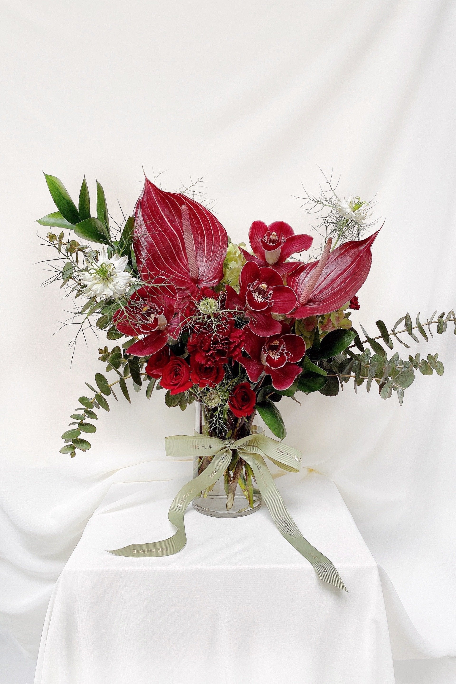 dark & bold table vase