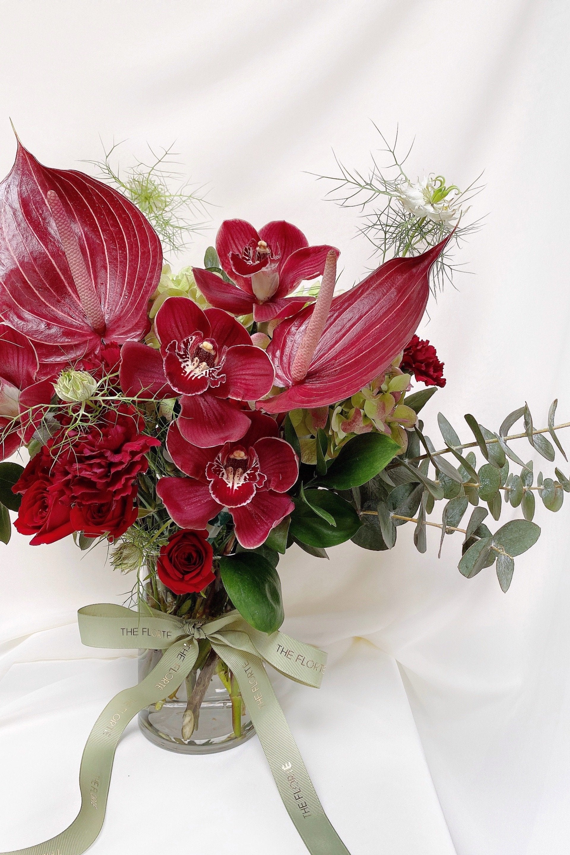 dark & bold table vase