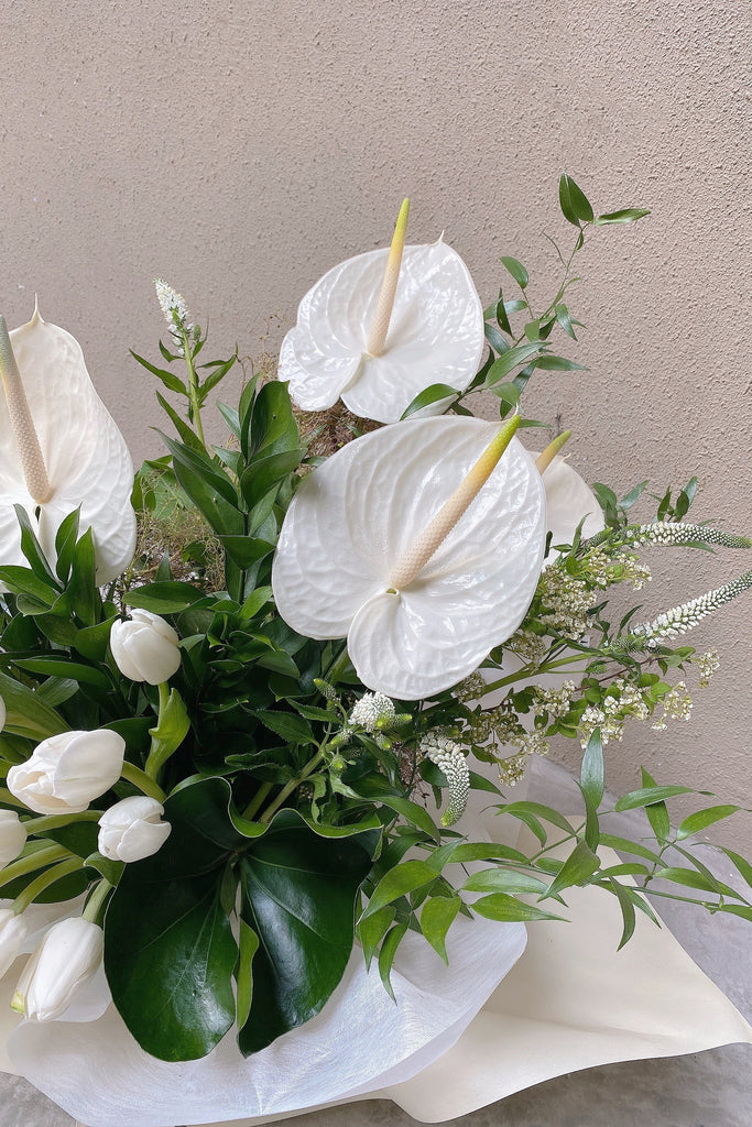 Le Blanc Bouquet Vase