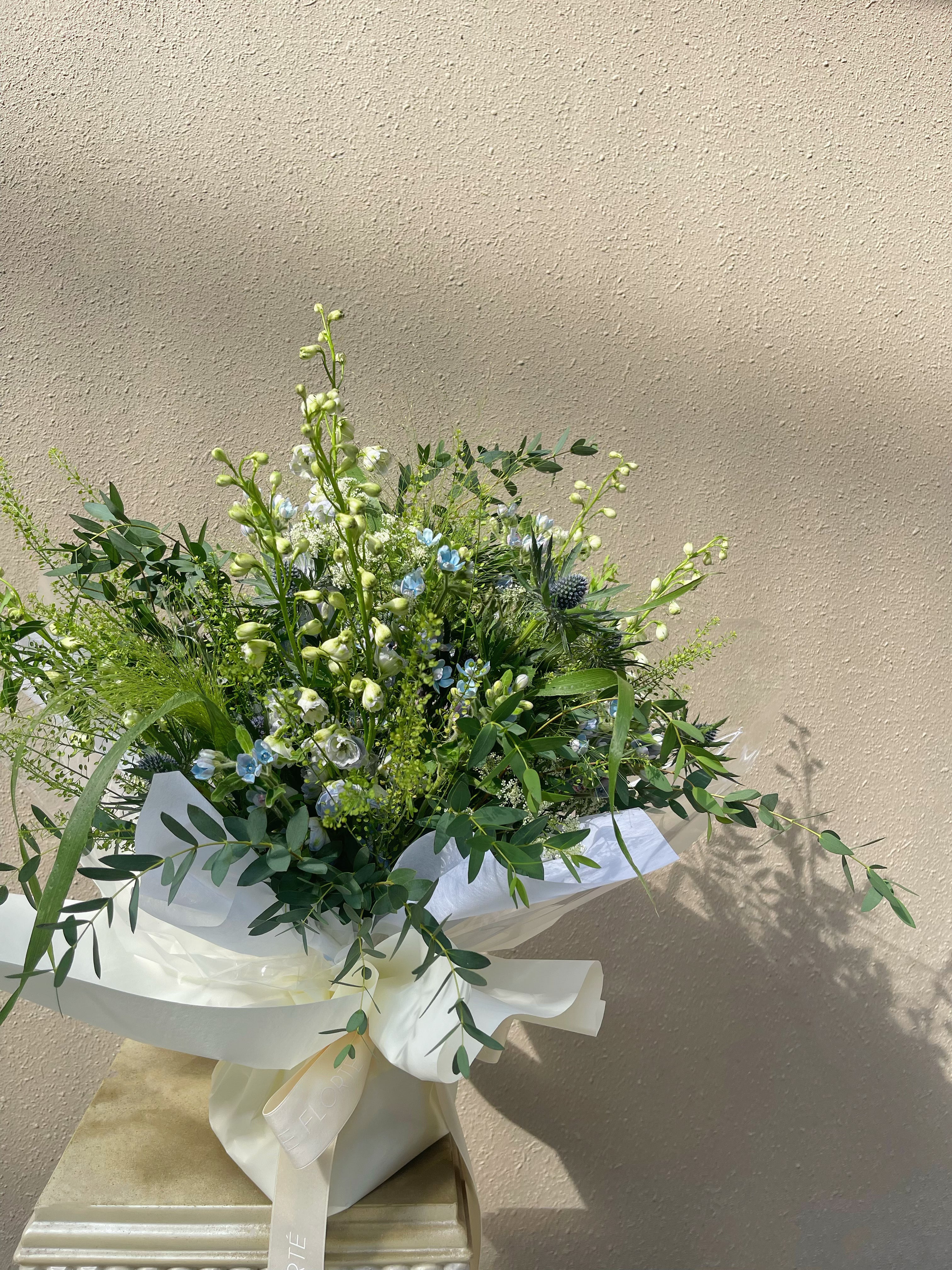 Awe in Blue, Bouquet