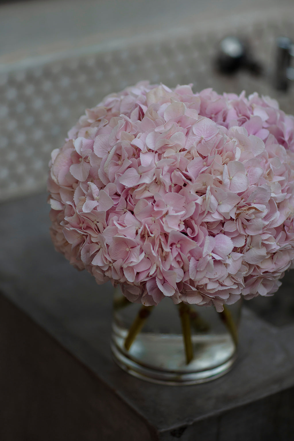 Vanity Hydrangeas Table Vase