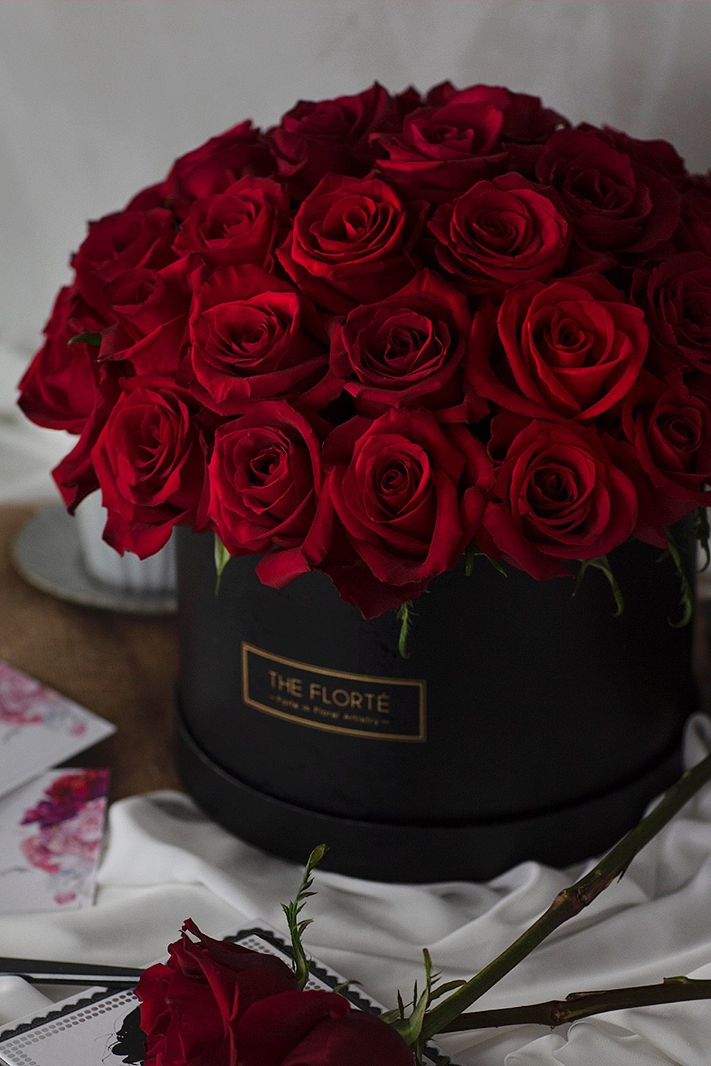 The Florté | Red Rosabella, Bloom Box, Red Roses, Kenyan Roses, Flowers in a Box, Floral Atelier, Red Roses Kenya Ecuador India, Best Flowers Singapore, Best Florist Singapore, Best Online Florist, Luxurious